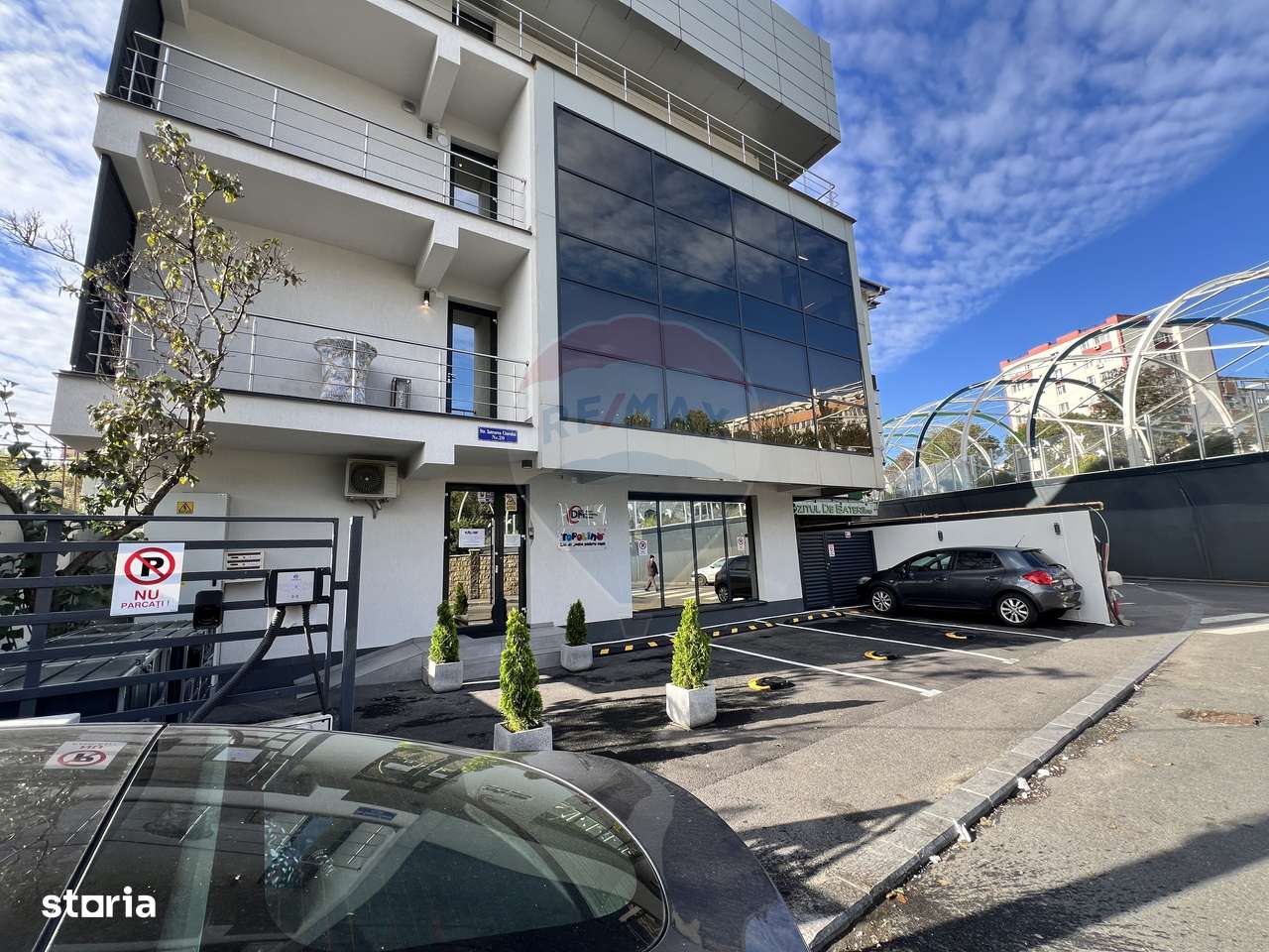 Spațiu comercial modern de închiriat / 2 locuri de parcare - Imagine principală: 4/20