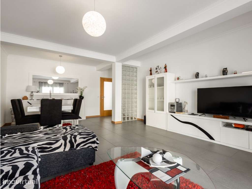 Apartamento T2!Terraço! Garagem!-9