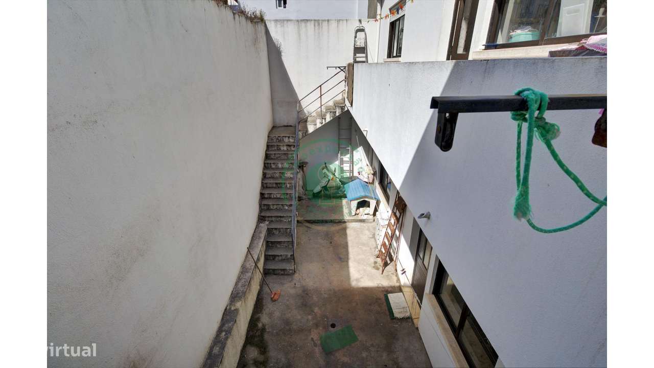Moradia com 2 Pisos e Garagem-39