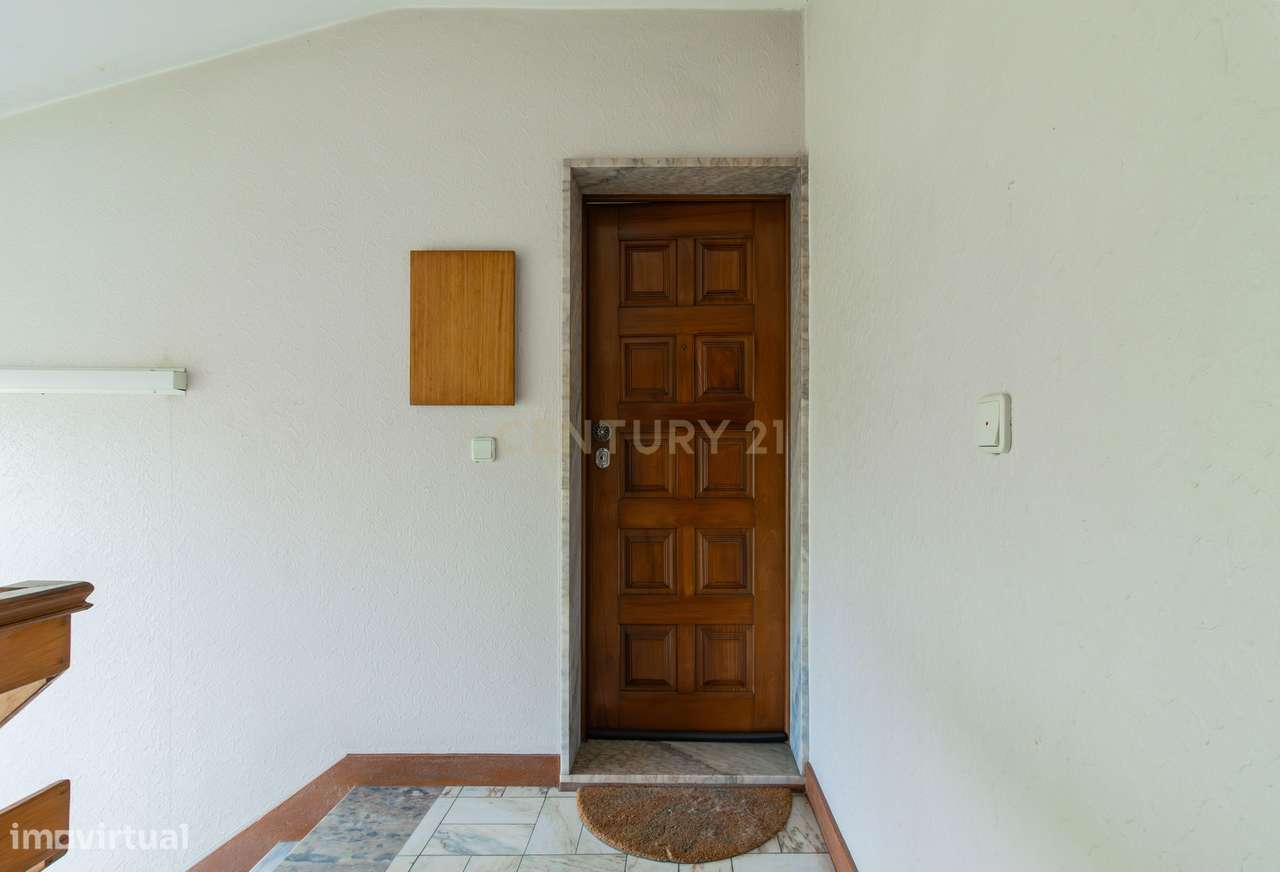 Excelente Apartamento T2 com 3 frentes - Grande imagem: 3/27