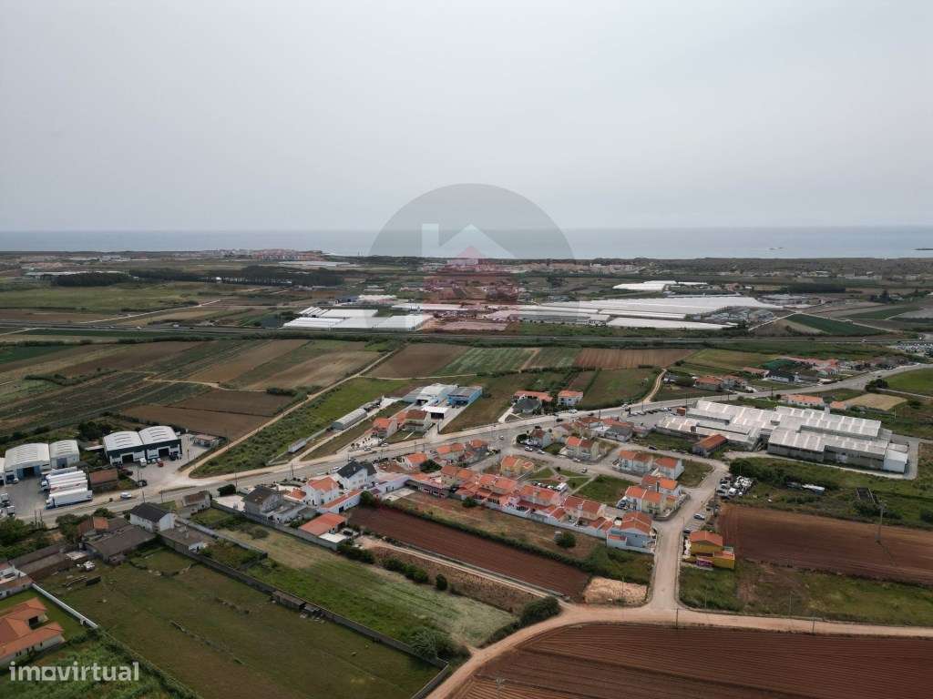 Moradia T11 com Garagem e Terreno de 3.400 m² em Atouguia da Baleia... - Grande imagem: 4/47