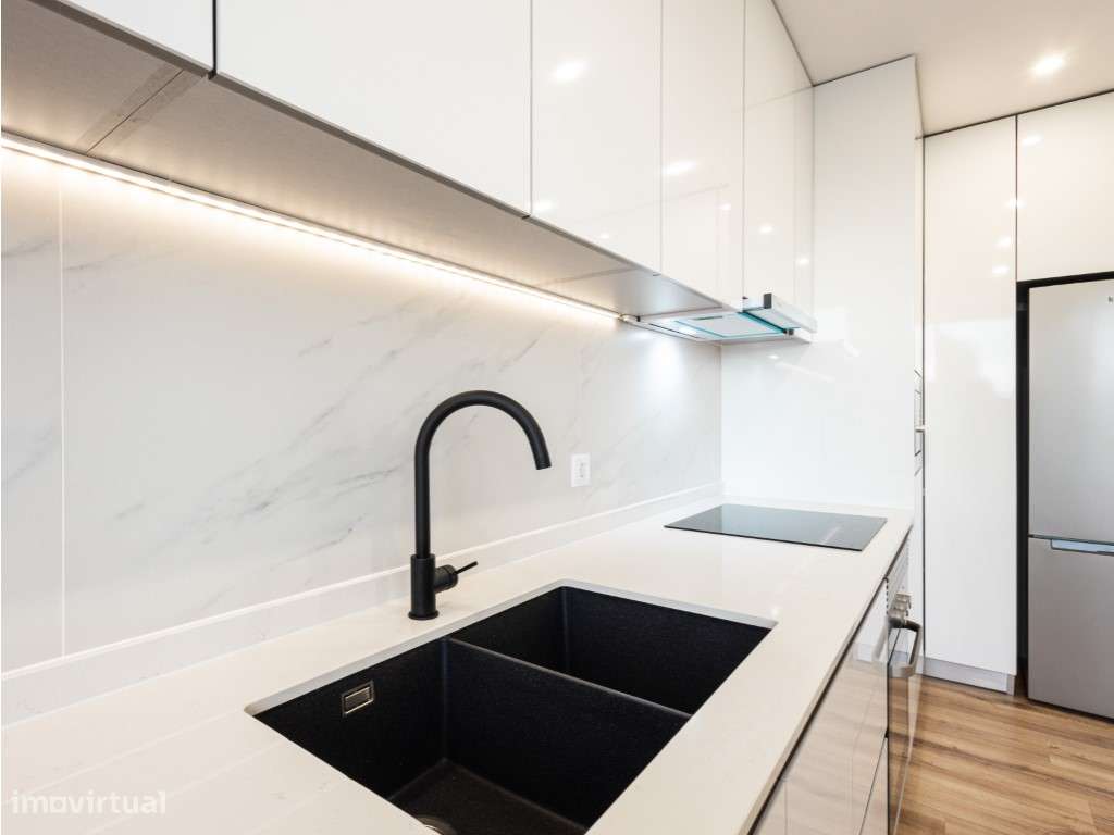 Apartamento T2 na Marginal - Primeira Linha, Figueira da Foz - Tota...-3