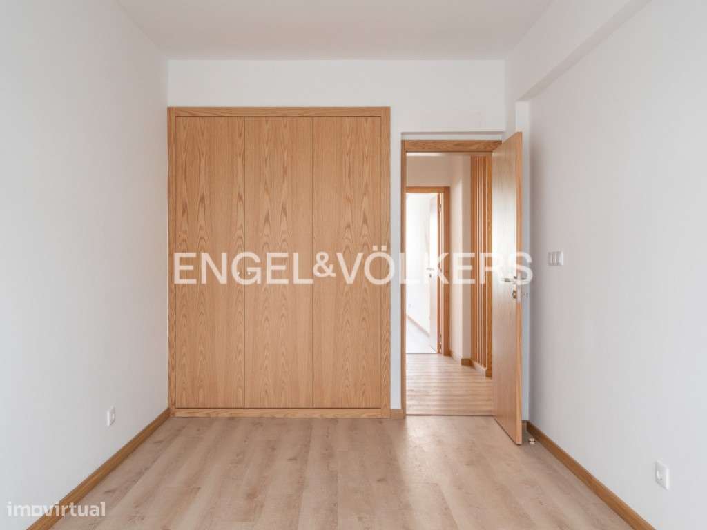 T2 Remodelado com 83m2 no Casal de S. Brás-12