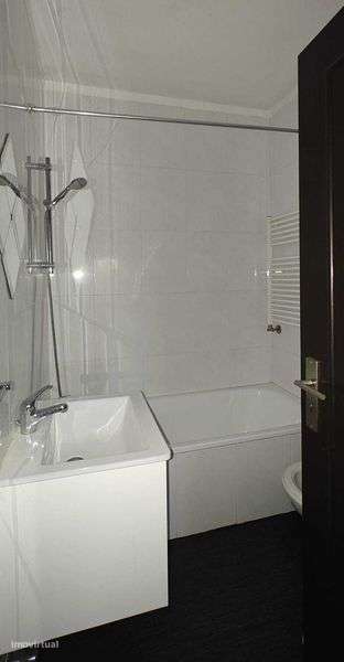 Apartamento T3 com Garagem fechada - Rotunda Areosa - Grande imagem: 5/5