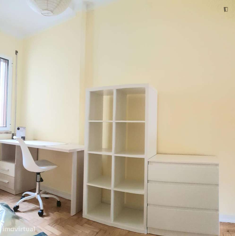 Quarto - localizado em Montarroio Coimbra - Grande imagem: 5/6