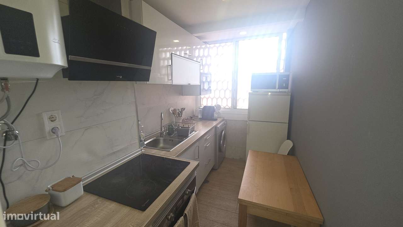 Fantástico T2 na Pontinha em Lisboa todo renovado de raíz-5