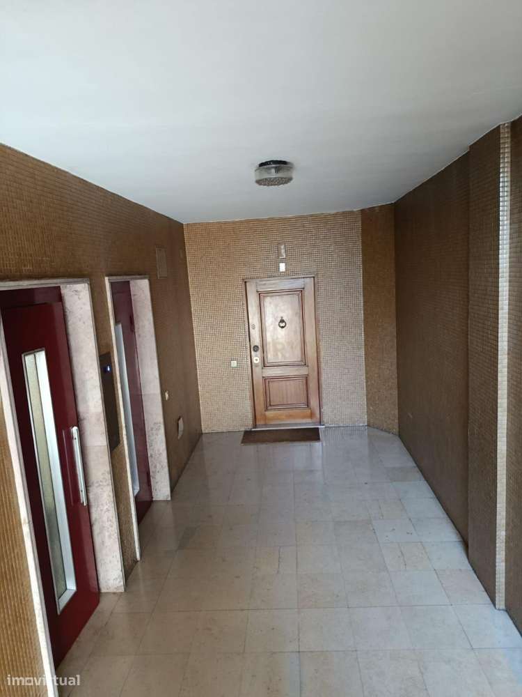 Apartamento T4 na Avenida Fernão de Magalhães — Espaço, Potencial e Di - Grande imagem: 5/22