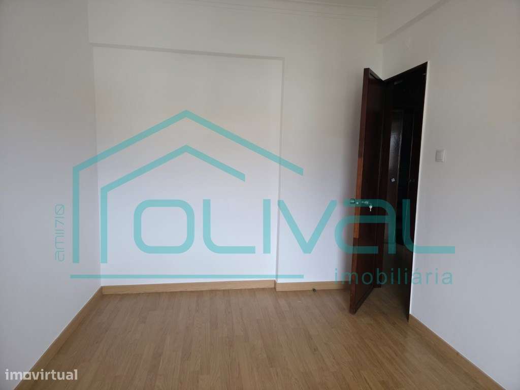 Agradável T1 localizado no c entro de Alverca - Grande imagem: 5/13