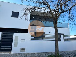 Magnifica moradia novaT4 com piscina e garagem! - Grande imagem: 3/60