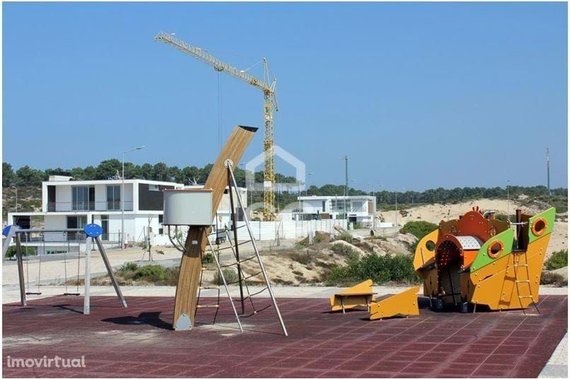 Lote de construção para 5 moradias em banda na praia da Pedra do Ouro