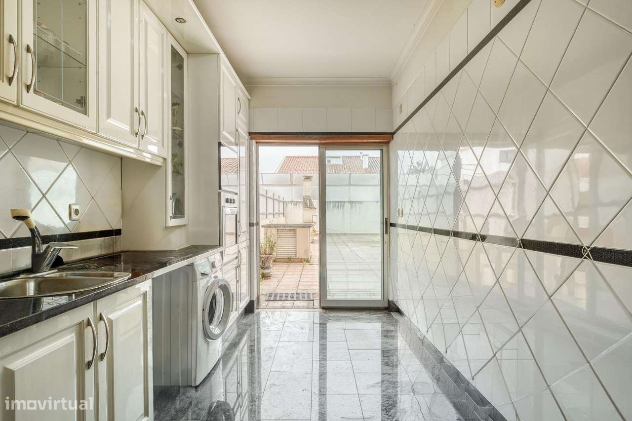 Apartamento T2 com Terraço Incrível || Costa da Caparica-14