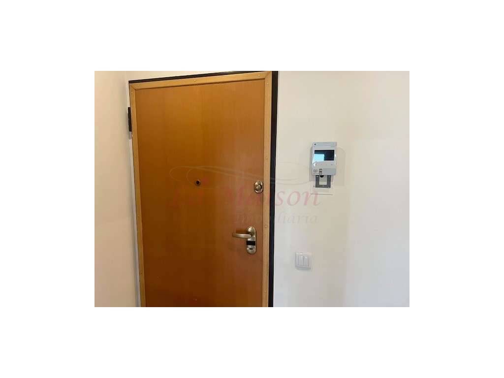 Apartamento T3+1 em Casal de Cambra-15