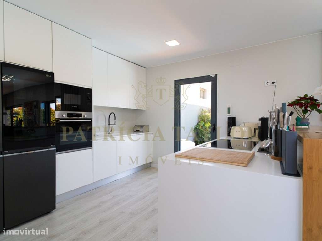 Moradia T3 a venda em Tires-21