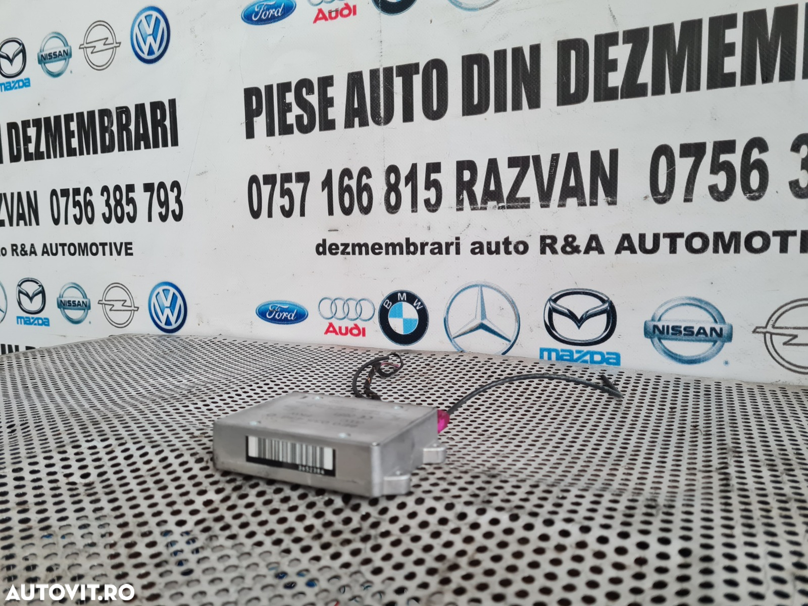 Calculator Modul Amplificator Antena Audi A4 B8 A5 8T Q5 An 2008-2009-2010-2011-2012-2013-2014-2015-2016 Cod 8E0035456D - Dezmembrari Arad - 2