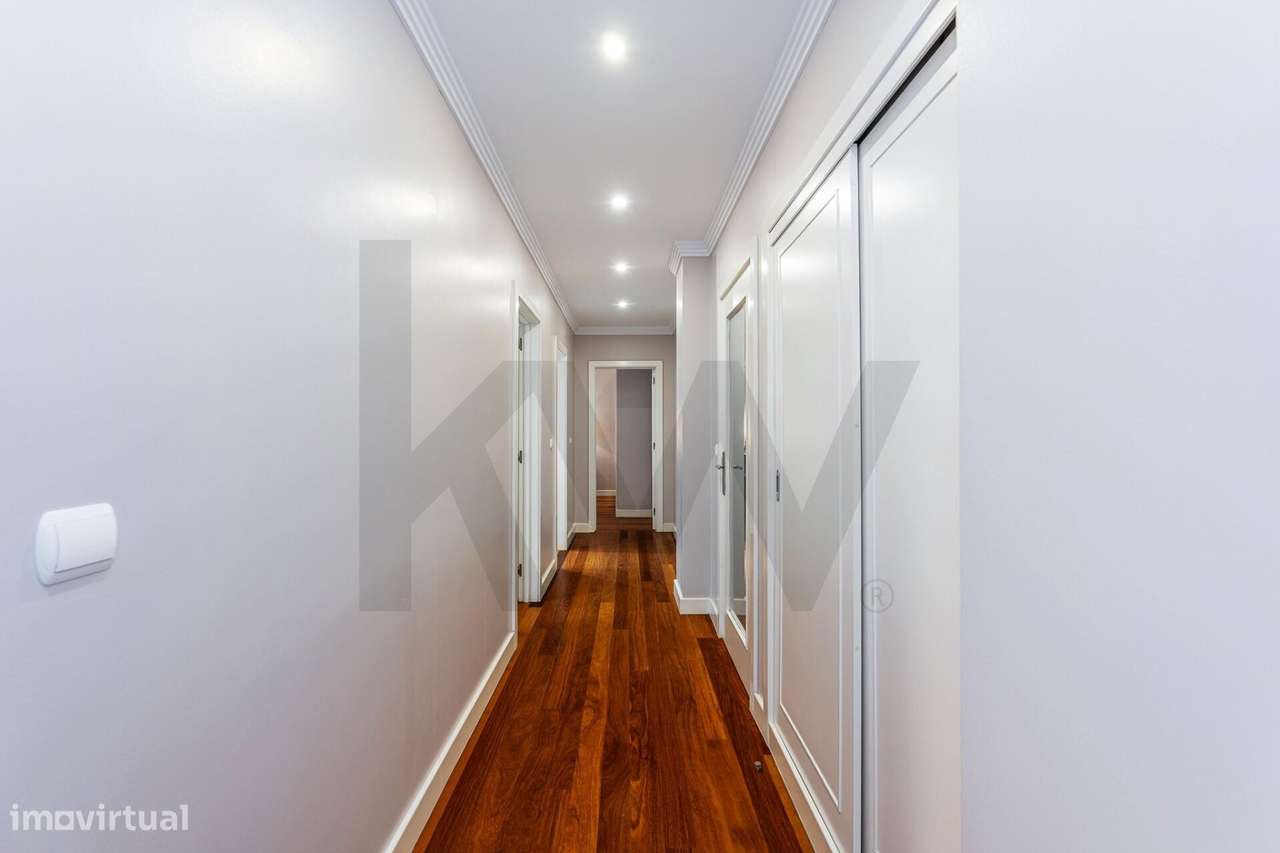 Excelente T5  em Condominio Fechado a Marechal Gomes da Costa, Porto-41