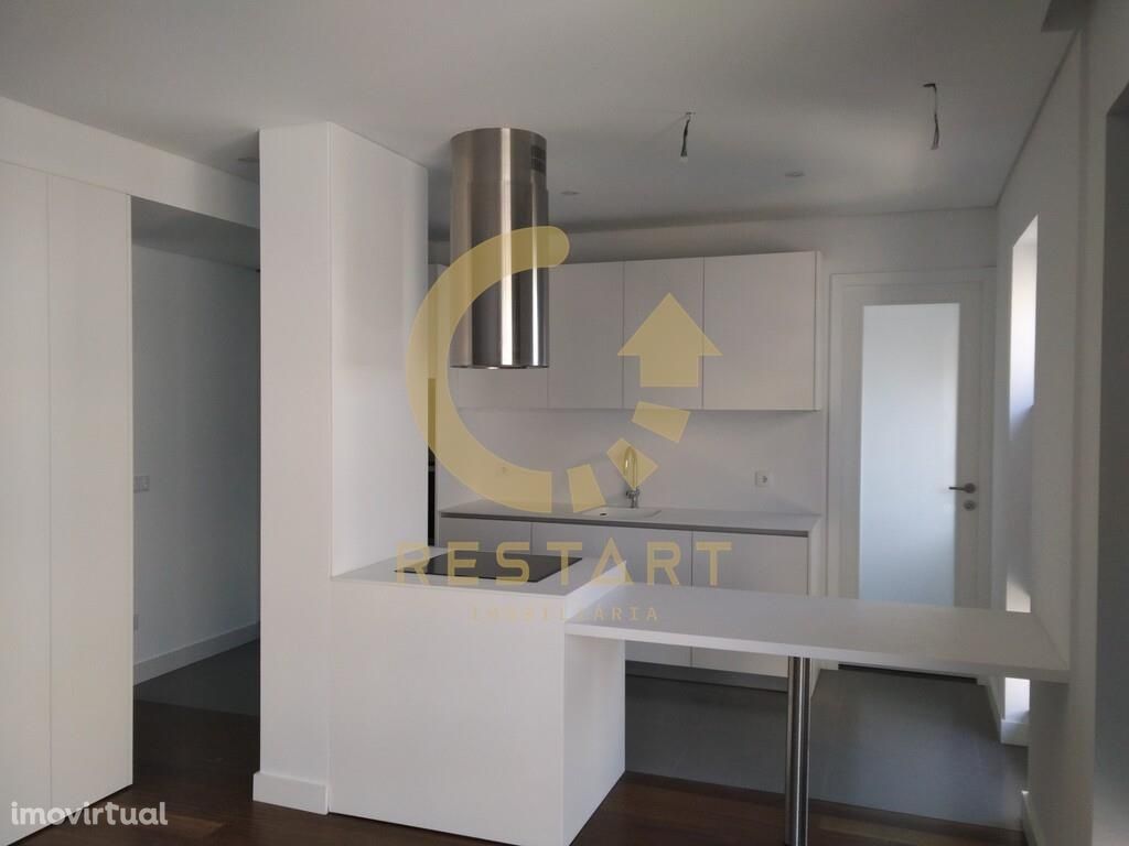 Apartamento T4 TOTALMENTE RENOVADO, último piso, varandas, Cedofeita,P