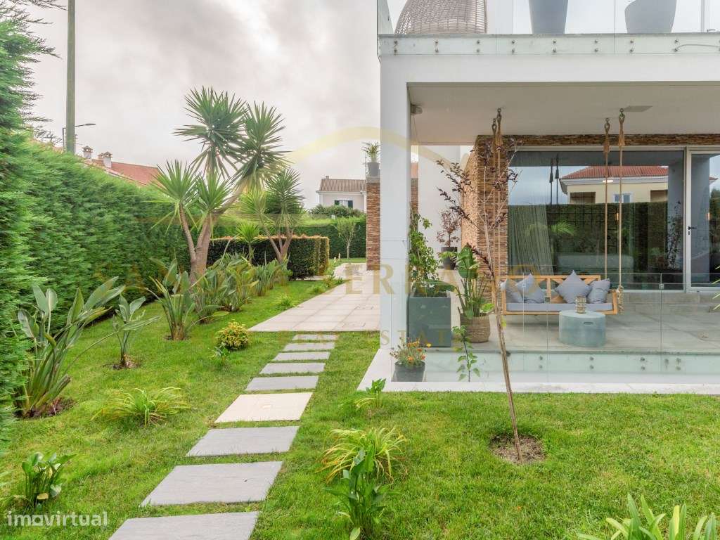 Moradia de arquitetura contemporânea com 5 Suítes-11