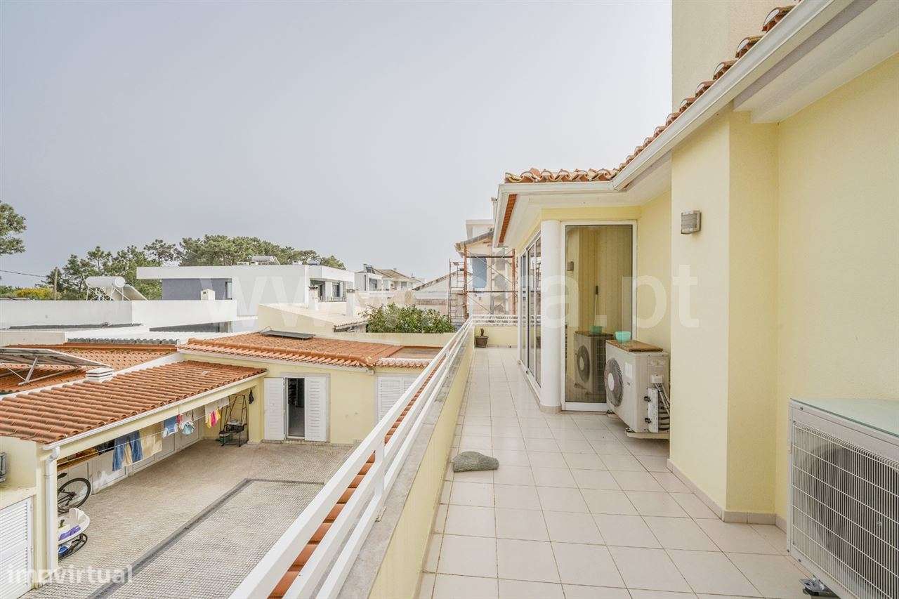 Moradia isolada de gaveto T4; Quinta de Valadares-18