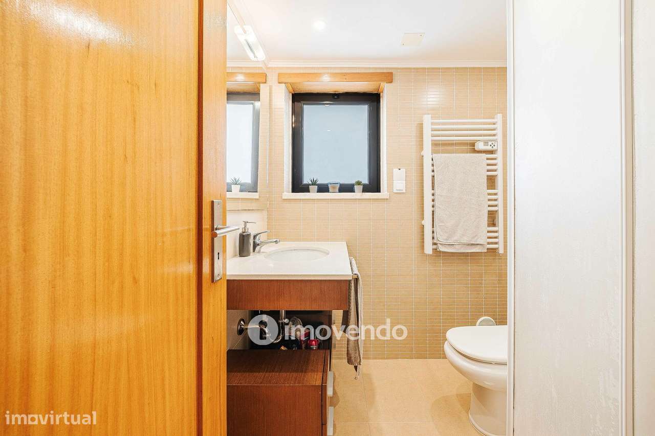 Apartamento T2, com estacionamento e arrecadação, em Vialonga-20