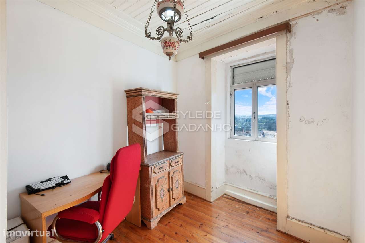 Prédio para venda centro de Caria com comércio no rés-do-chão e ampla-44