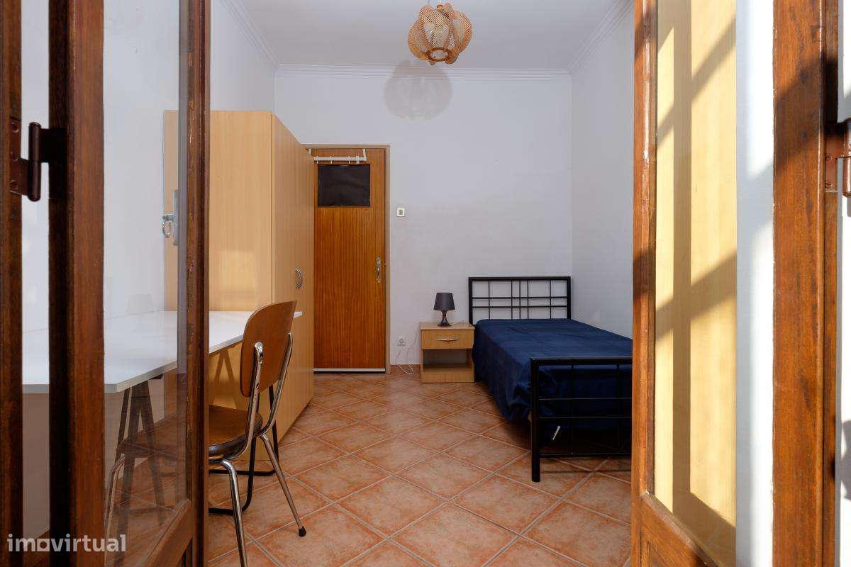 Quarto - localizado em Arregaça Coimbra - Grande imagem: 4/21