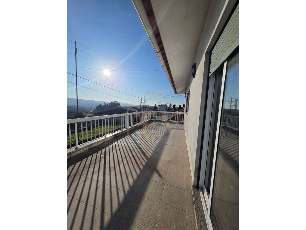 Moradia T3+T3+T2 em Gandarela - Guimarães-3