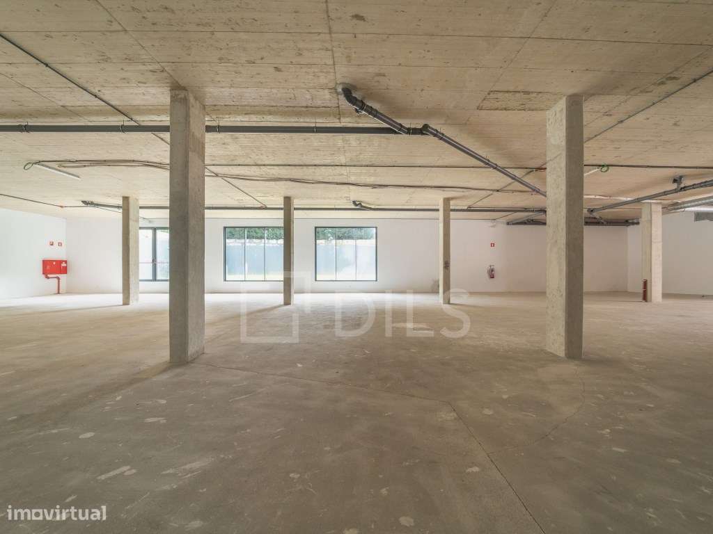 Loja com 546 m2 e garagem, Senhora da Hora - Grande imagem: 2/28