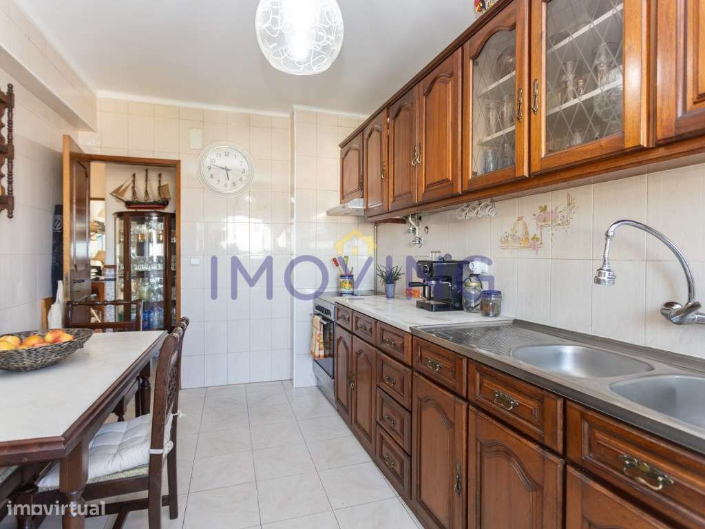 Apartamento T2 com parqueamento e arrecadação no Barreiro-12