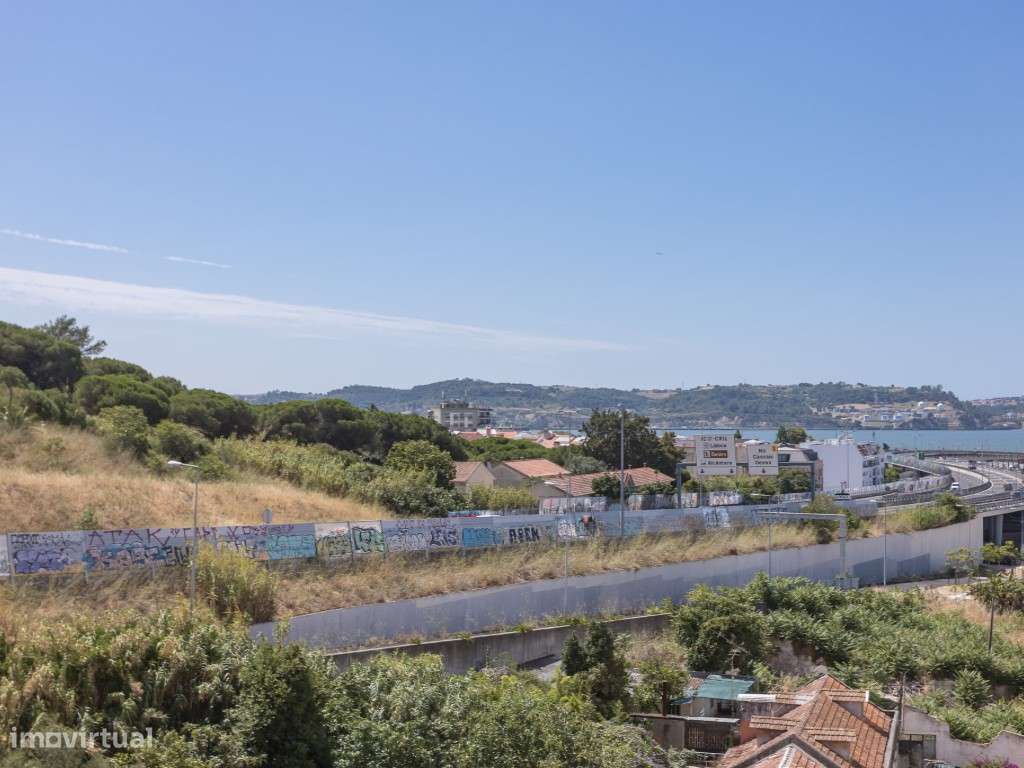 Excelente Apartamento T4 em MIraflores-35