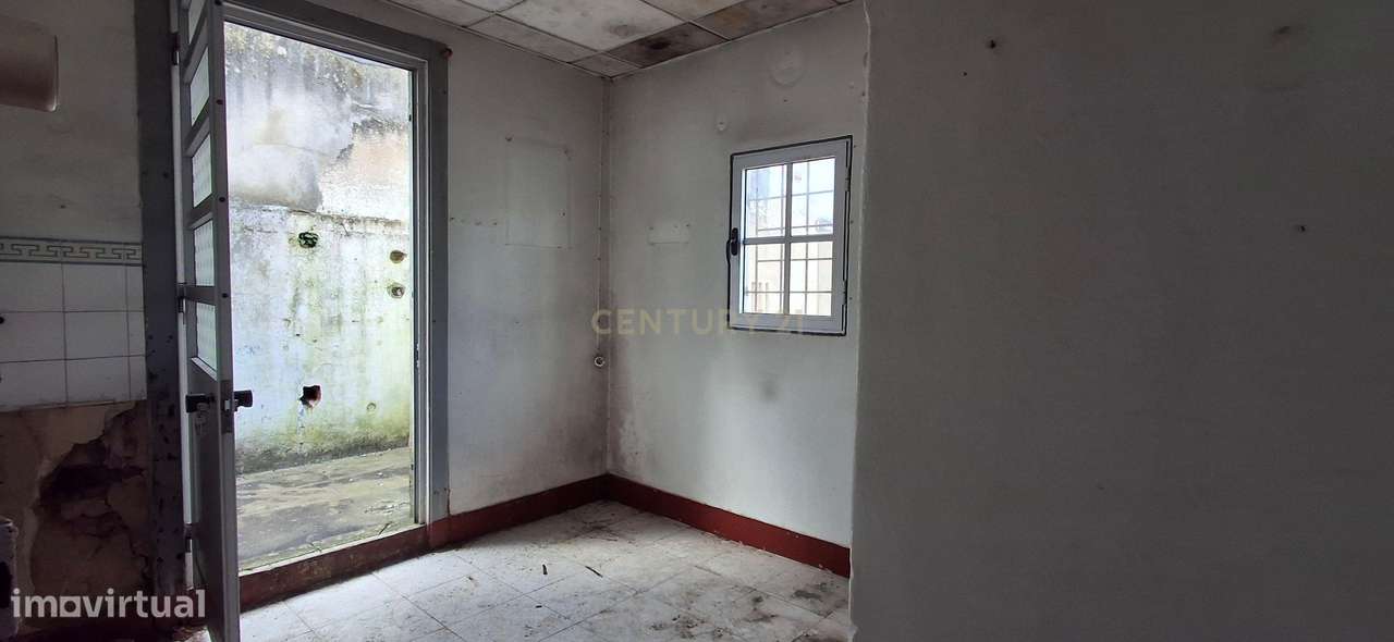 Moradia com Dois Andares no Centro de Coruche com Vista Rio-17