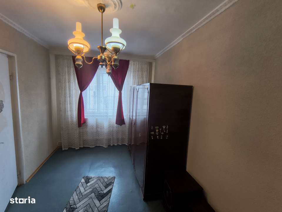 KM 4 5 - apartament 3 camere semidecomandat boxa-3