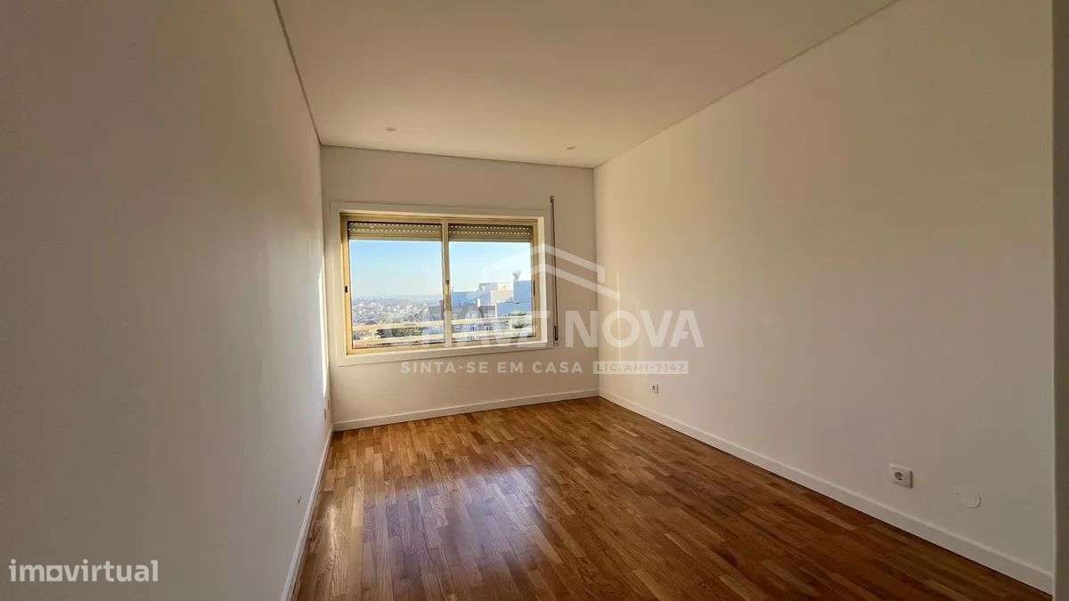 T2+1 Renovado na Madalena | Último Piso com Vista Mar e Box Privativa-16