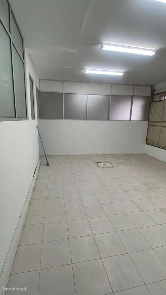 Loja com 123m2 - com contrato de arrendamento, ideal para investidores-11