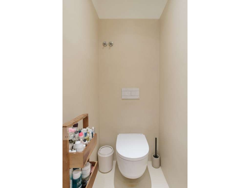 Apartamento T4 com garagem e terraço em Belem-19