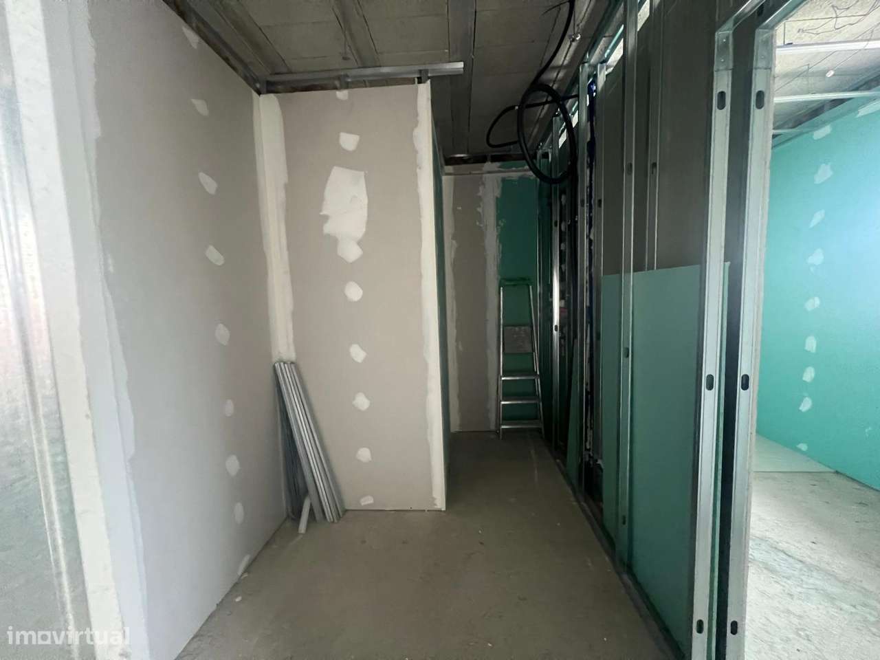 Moradia T4 em Fase Final de Construção com Piscina — Centro de Chaves-27