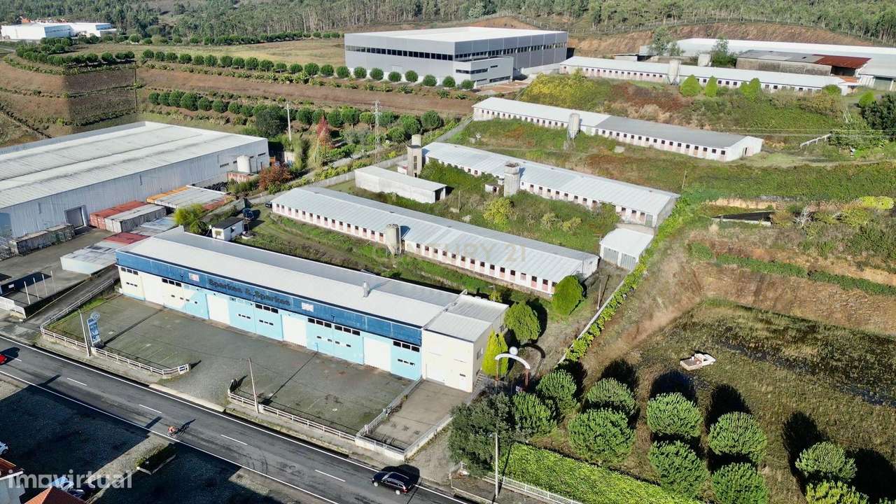 Lote 12.750 m² com 5 Armazéns | Acesso imediato à A41 | Oportunidade Ú-8