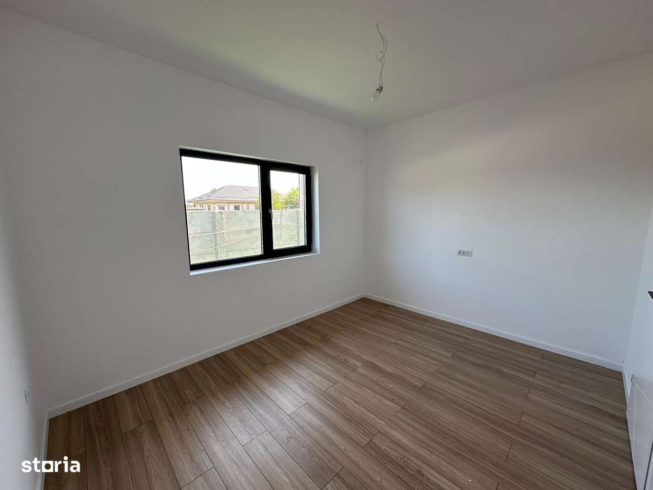 Casa cu teren 520 mp, incalzire in pardoseala si tripan in Domnesti-11