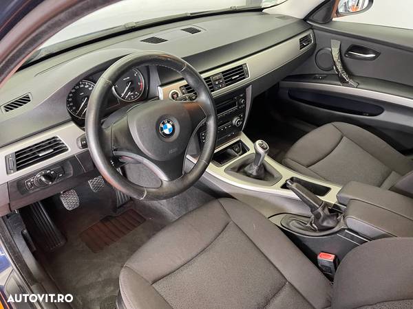 BMW Seria 3 318d Aut. Sport Line - 9