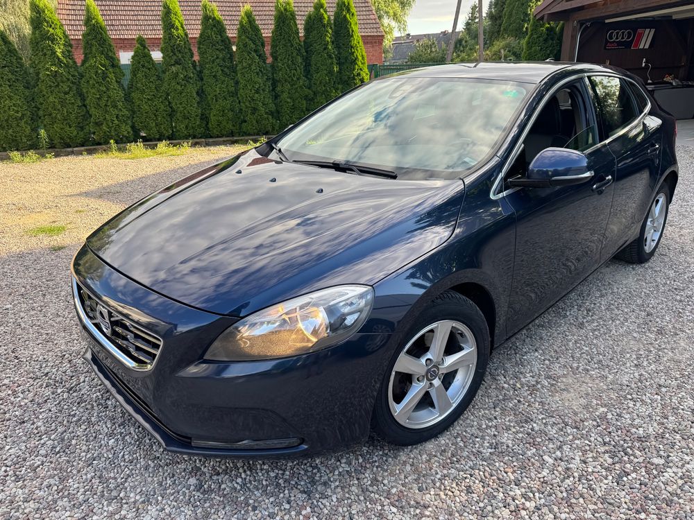 Volvo V40 II (2012-) D2 Momentum 2013