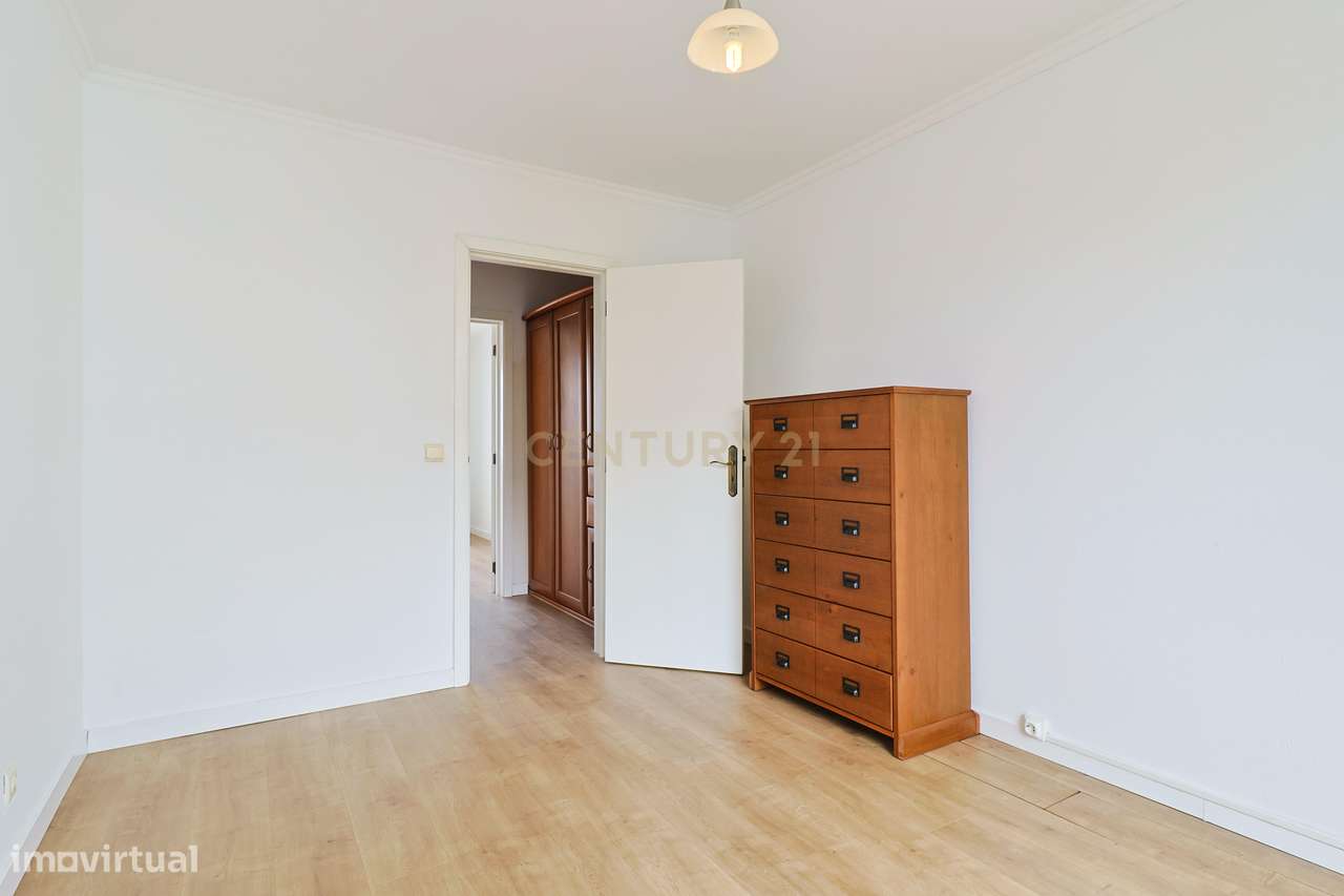 Moradia T2+1 com sótão, garagem, jardim e logradouro – Ponta Delgada-26