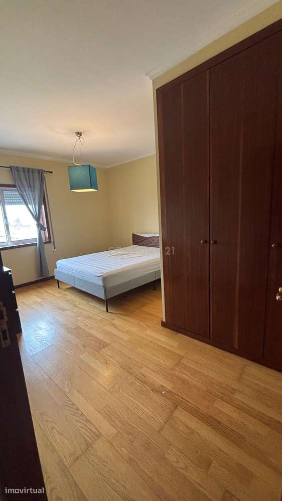 Apartamento T3 no Último Piso com Terraço e Garagem – A Apenas 750 Met-18