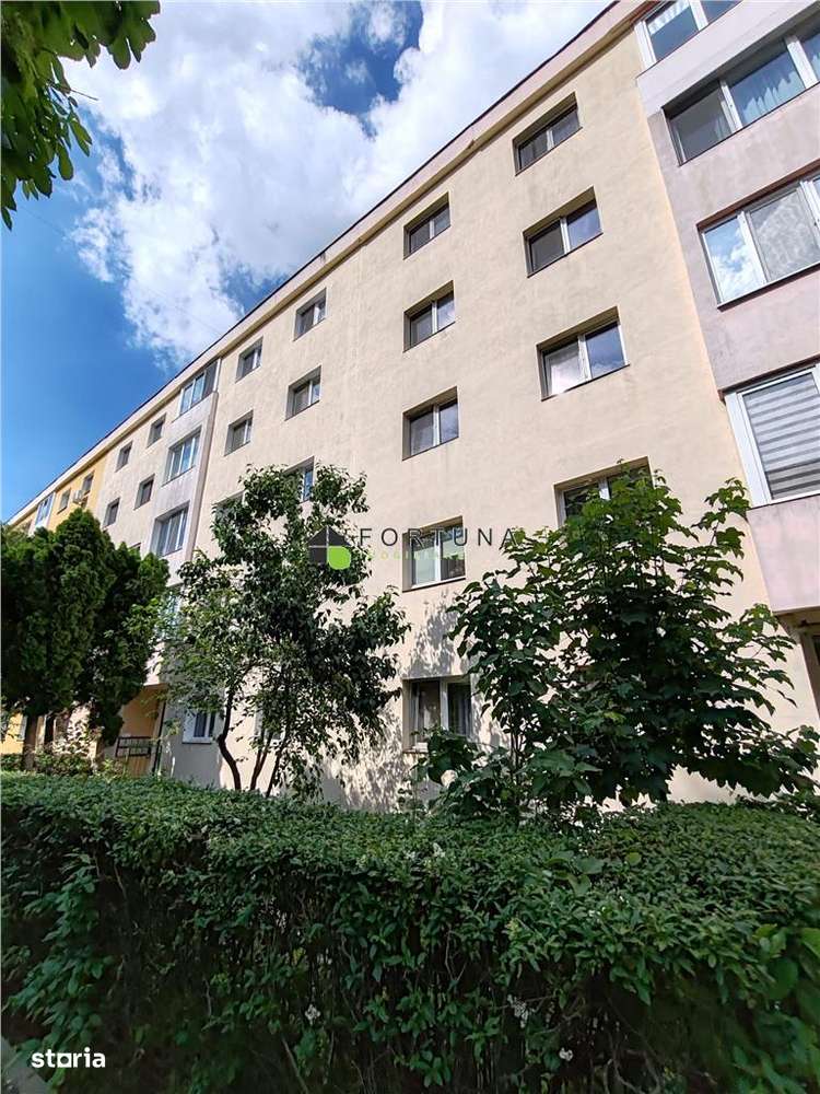 Apartament 3 camere , etaj intermediar - Astra-13