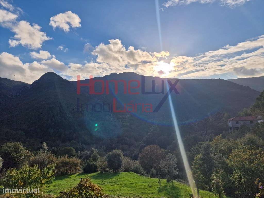 Moradia em xisto para recuperar em Covas do Rio - Grande imagem: 5/26