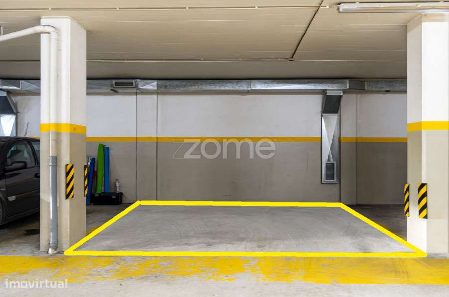 Apartamento T2+1 com Piscinas, Ginásio, Sala de Jogos e 2 Garagens-46