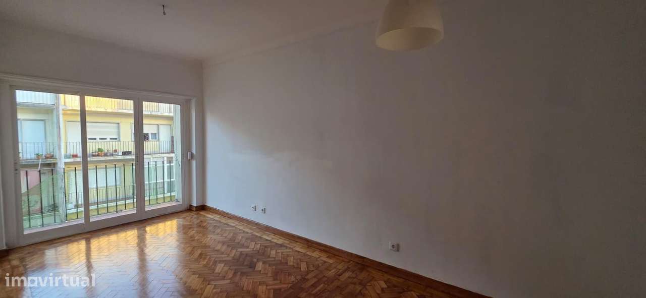 Apartamento T2 localizado em Queluz-8