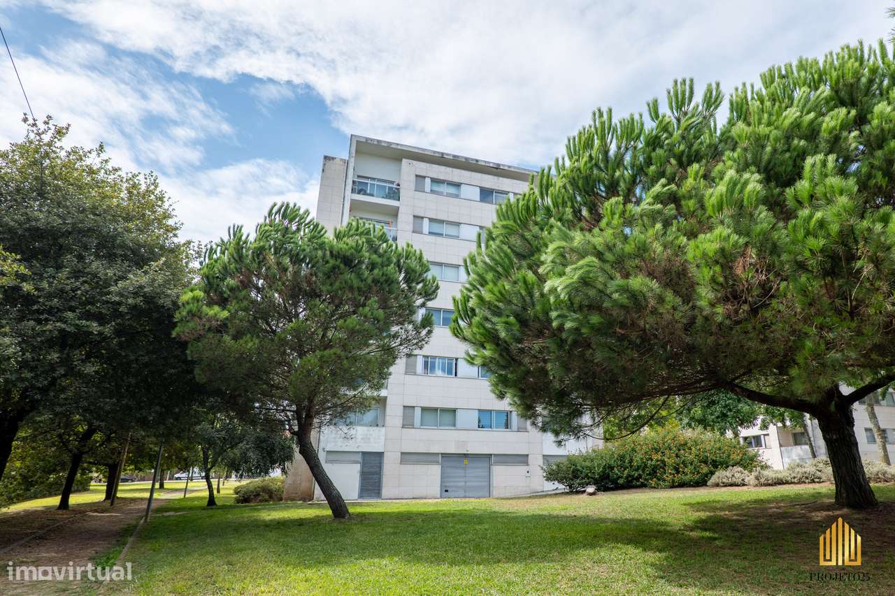 T2 Com Varanda Panorâmica em Urbanização Requintada, ao Aeroporto.-35