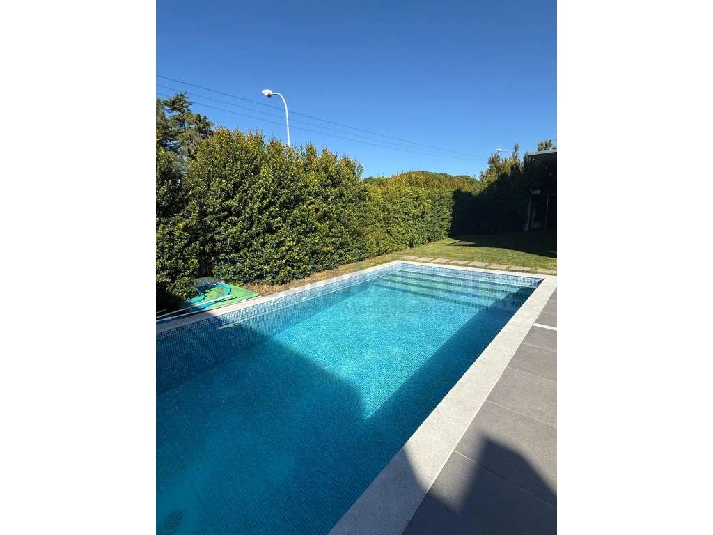 Excelente Moradia de Luxo c/ 7 quartos, Piscina e Jardim-2