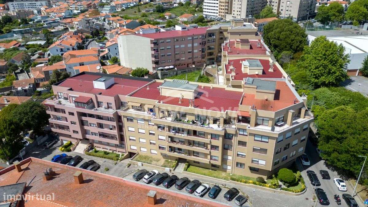 Apartamento T3 c/ Vistas Mar e Garagem Box em Canidelo-36