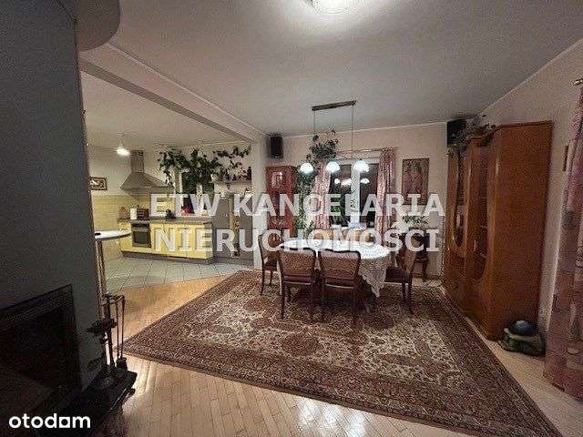 Wygodny dom rodzinny z fotowoltaiką.-8