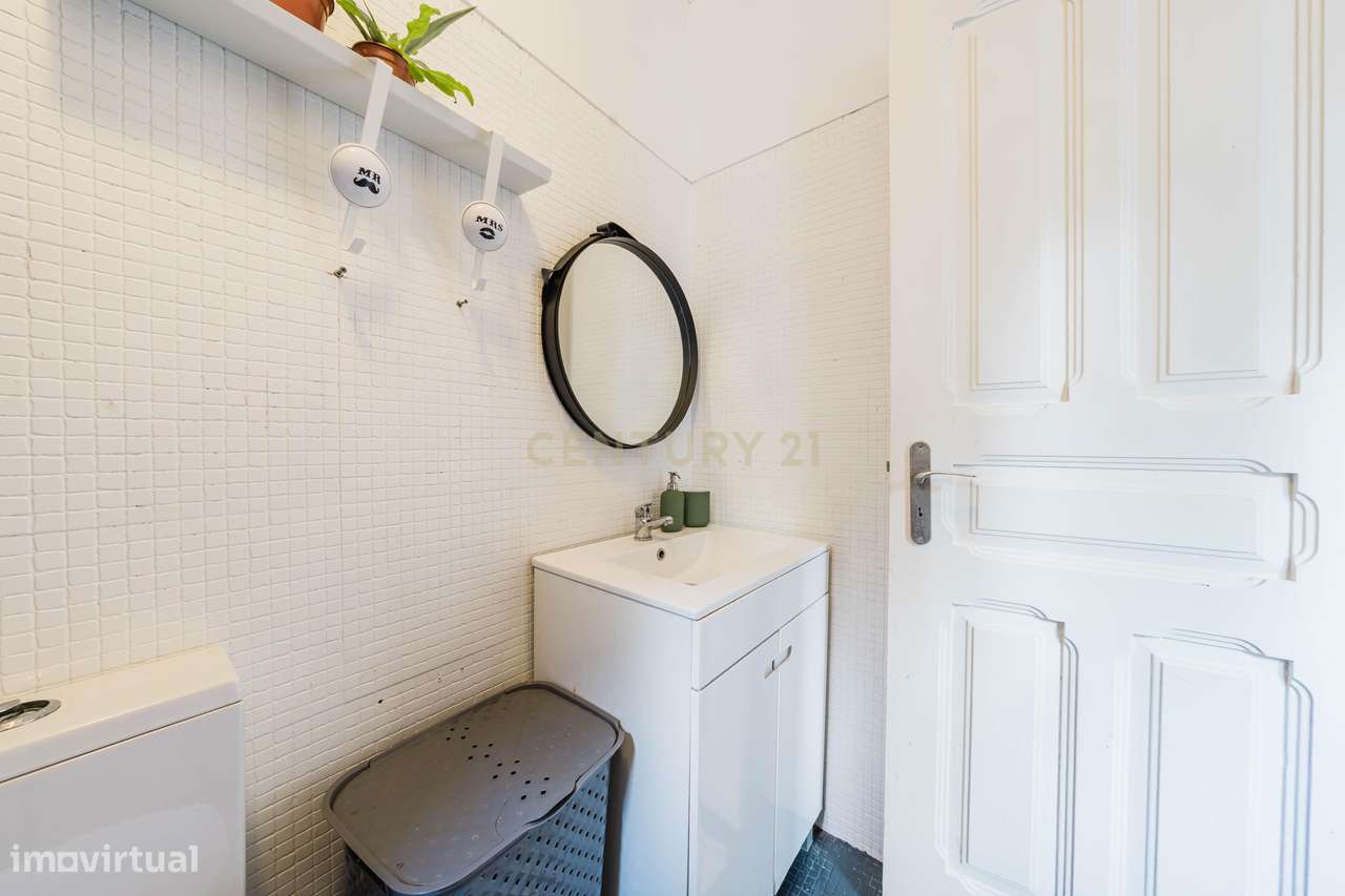 T2 com Amplo Terraço Privativo em Lisboa-14